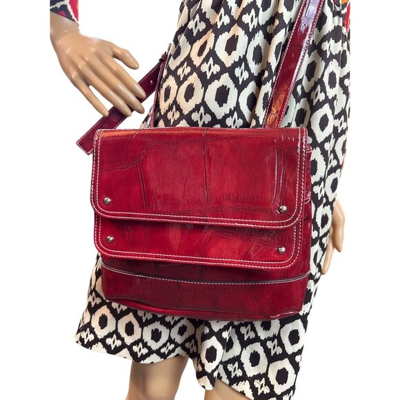 MUNDI Red Patent Leather Vintage Style Crossbody Bag - Picture 2 of 14